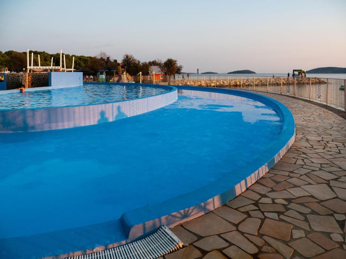 Mediteran Travel Mobile Homes Solaris Brodarica  Eksteriør billede